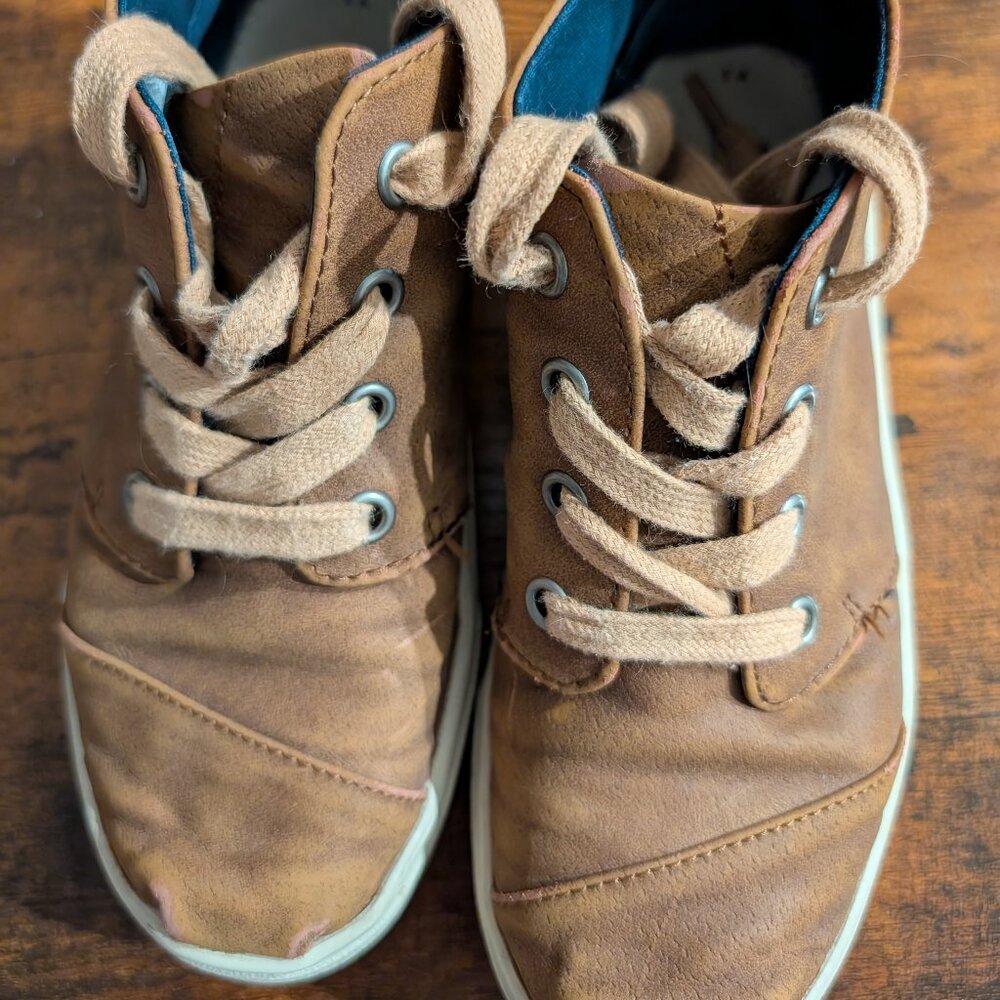 Tom's boots